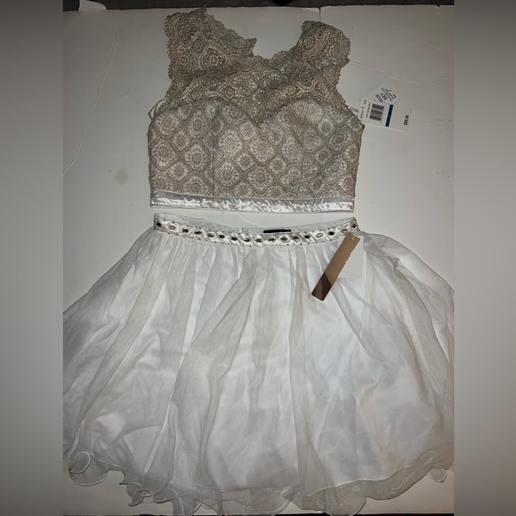 Women’s Juniors size 9 Homecoming Dress - Picture 2 of 5